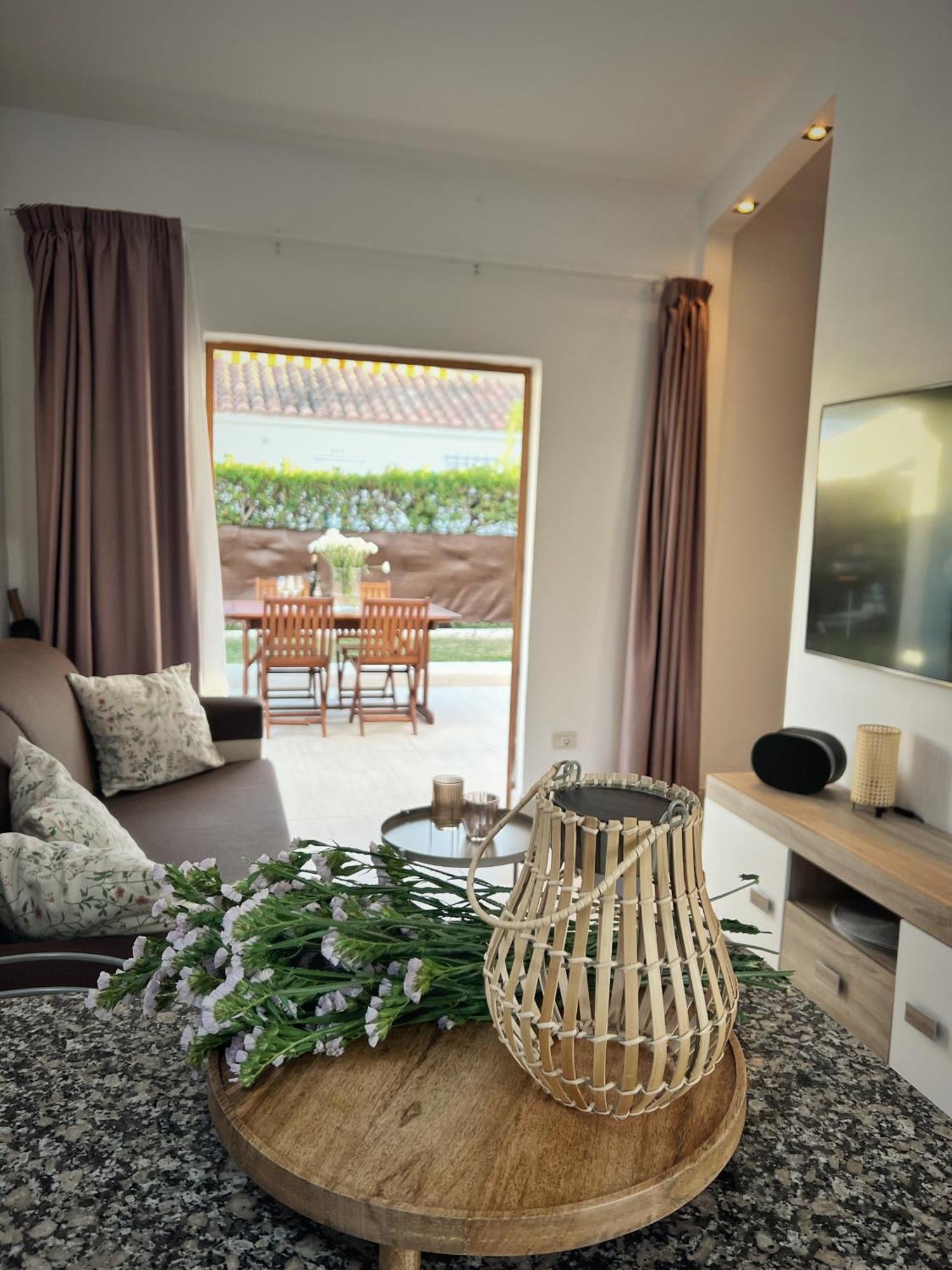 Buzzstays: 1-Bed Bungalow, Garden, Near Yumbo & Beach Maspalomas  Exterior photo